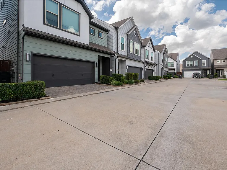 963 Lilly Flower Ln — Photo 26