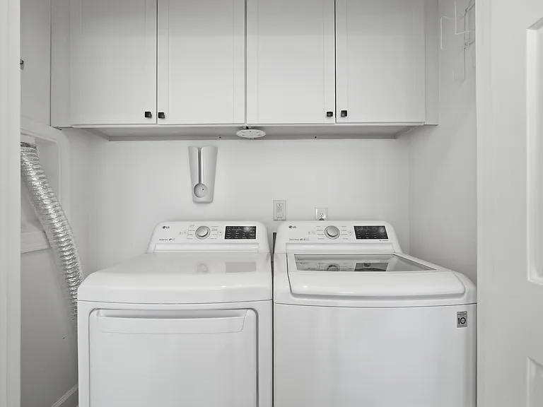 4084 Holly Villa Cir — Photo 17