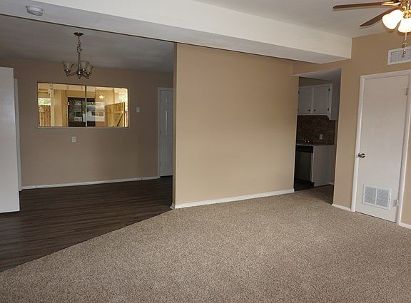 3rd image of 2320 Glenwood Dr