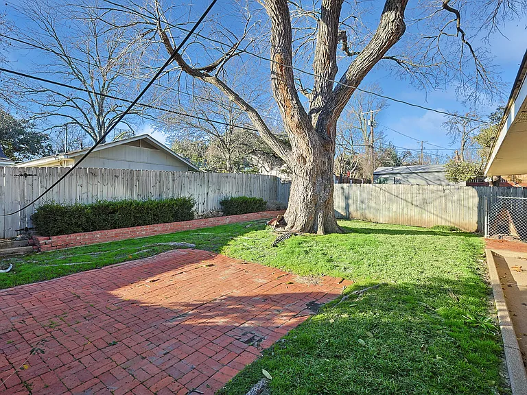 4317 Pershing Ave — Photo 22