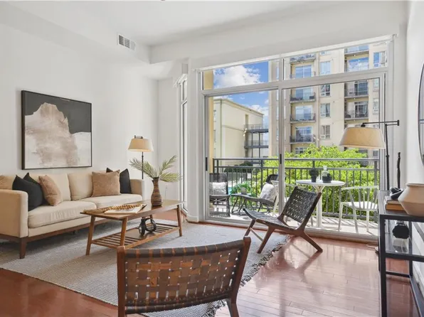711 Cosmopolitan Dr #220, Atlanta, GA 30324