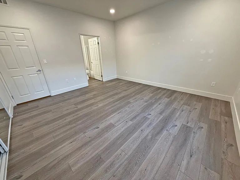 4328 Mammoth Ave #201 — Photo 16