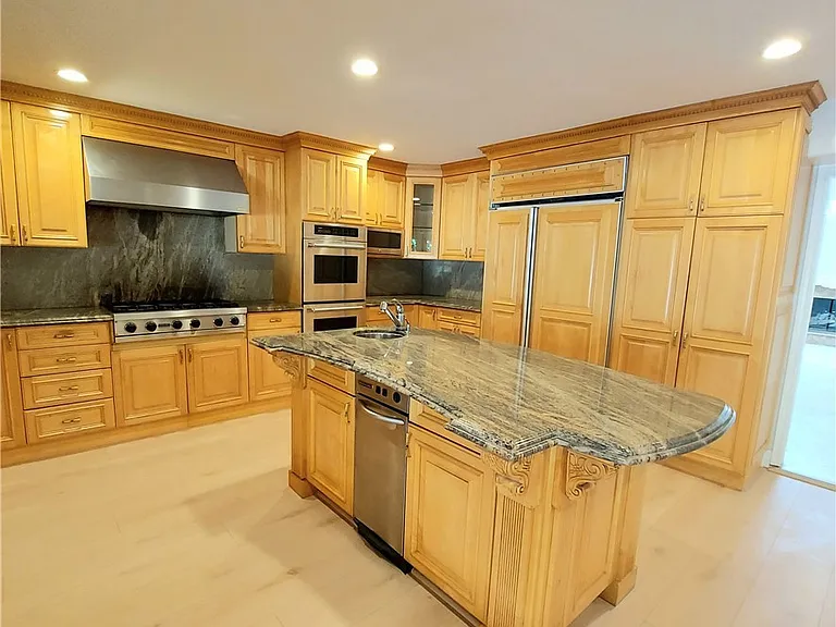 16545 Park Lane Cir — Photo 14