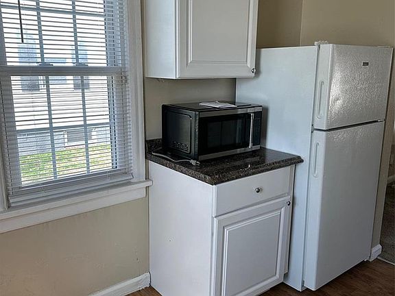5th image of 834 Whittier St