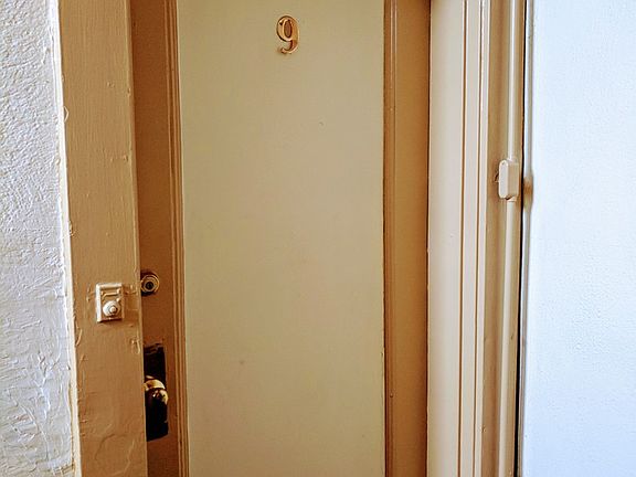 3rd image of 800 N Sheppard St APT 9
