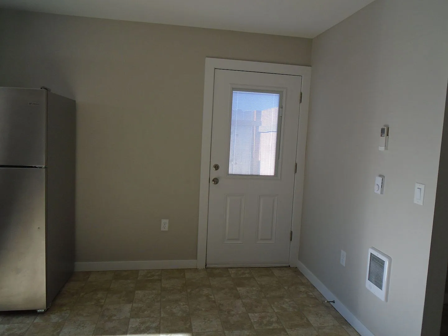 #411 Plymouth Apartments — Photo 4