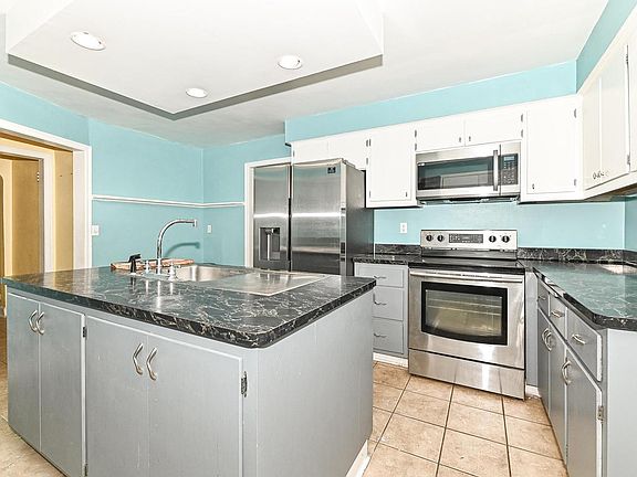 4th image of 1411 Lombard AVENUE