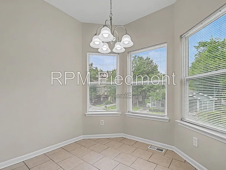 753 Prince Pl NW — Photo 10