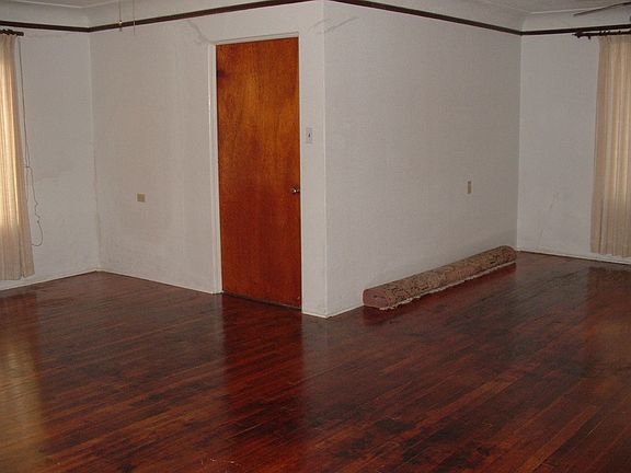 3rd image of 6722 Tupper Ave