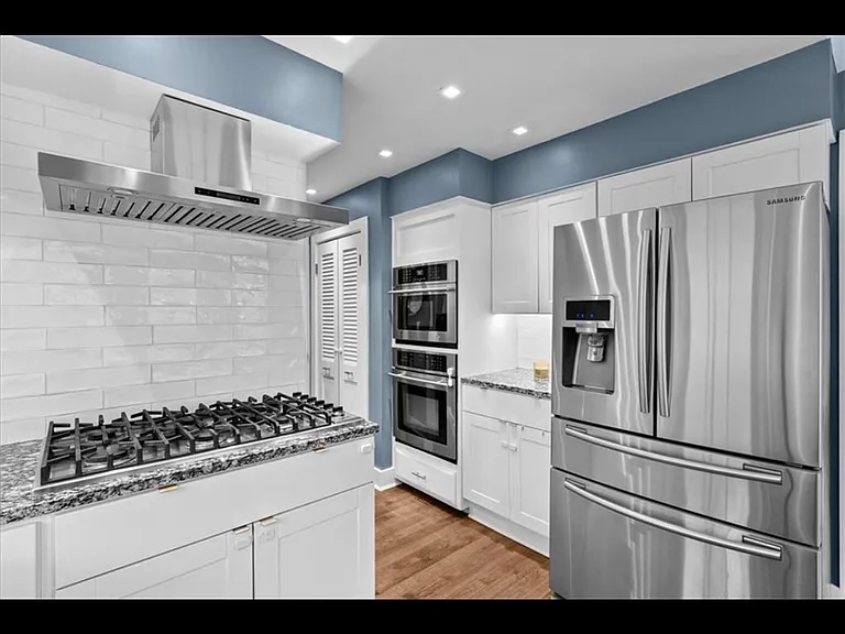 8010 W 98th Ter — Photo 2
