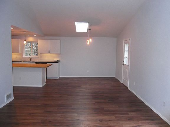 4th image of 51 E Ballantrae Dr