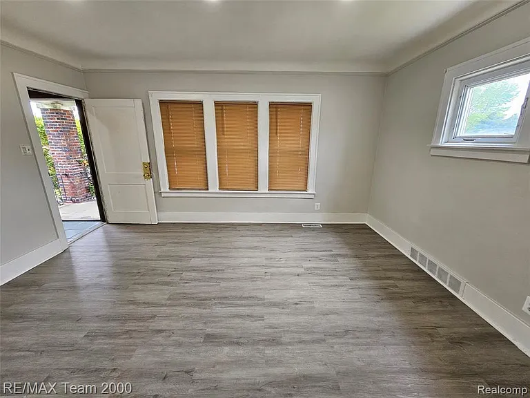 7005 Orchard Ave — Photo 7