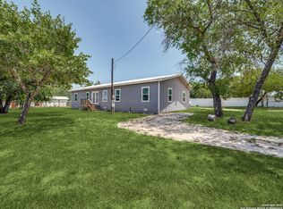 22806 Shady Forest Dr, Elmendorf, TX 78112