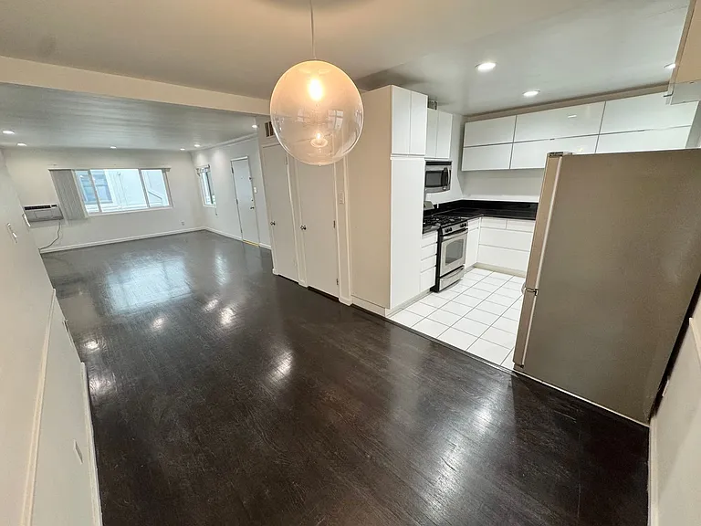 307 S Clark Dr — Photo 8