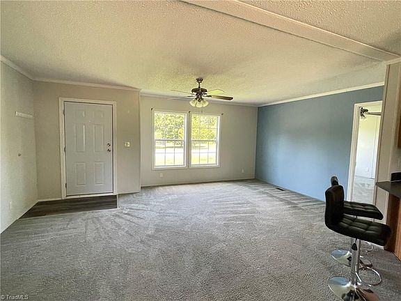 4th image of 931 Lower Lake Rd
