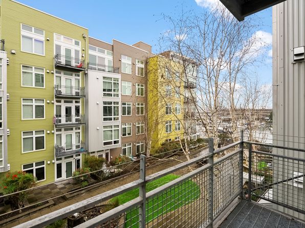 1705 Dock St #204