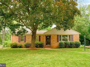 16617 Chestnut St, Gaithersburg, MD 20877