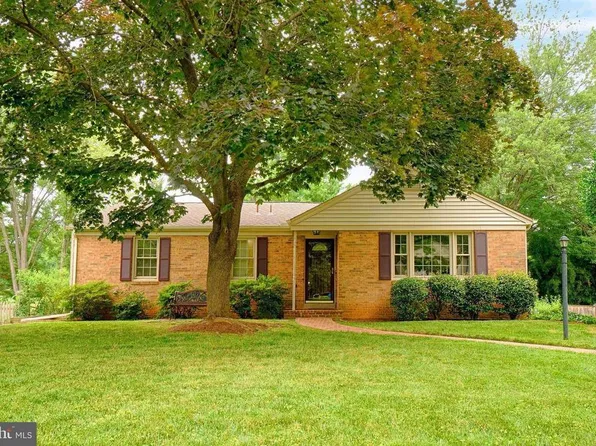 16617 Chestnut St, Gaithersburg, MD 20877