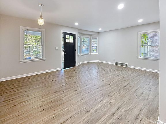 5th image of 7750 Fielding St