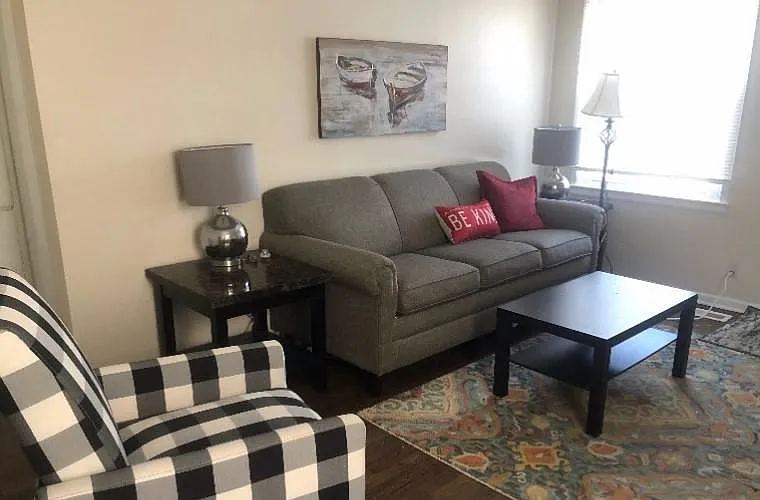 2 bed, 842 sqft, $1,800 — Photo 2