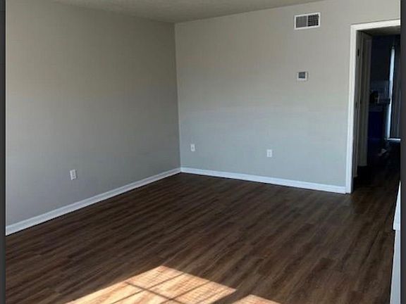 2nd image of 1100 Pineland Ave APT 5D