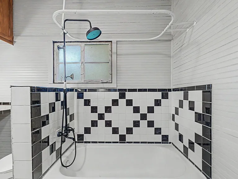 810 King Ave — Photo 18