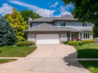 1433 Ridge Cliff Ln NE, Rochester, MN 55906