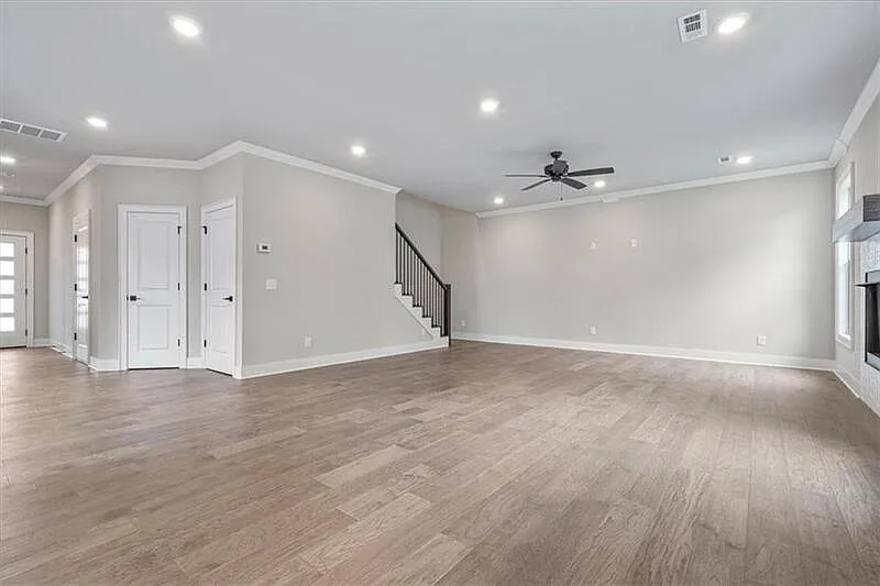 4 bed, 3.0 bath, 2618 sqft, $2,900 — Photo 4