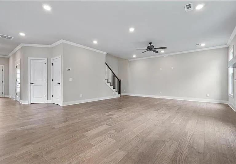 1605 S 23rd Pl — Photo 4