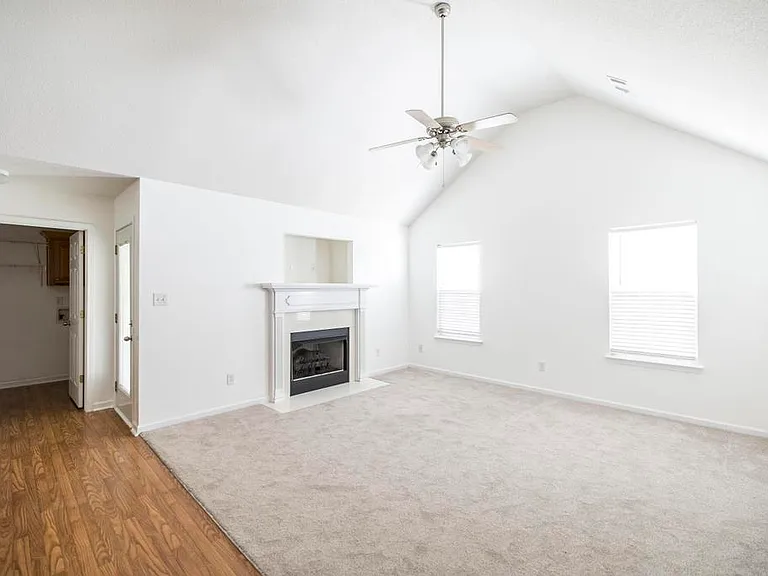 205 Wembley Dr — Photo 11