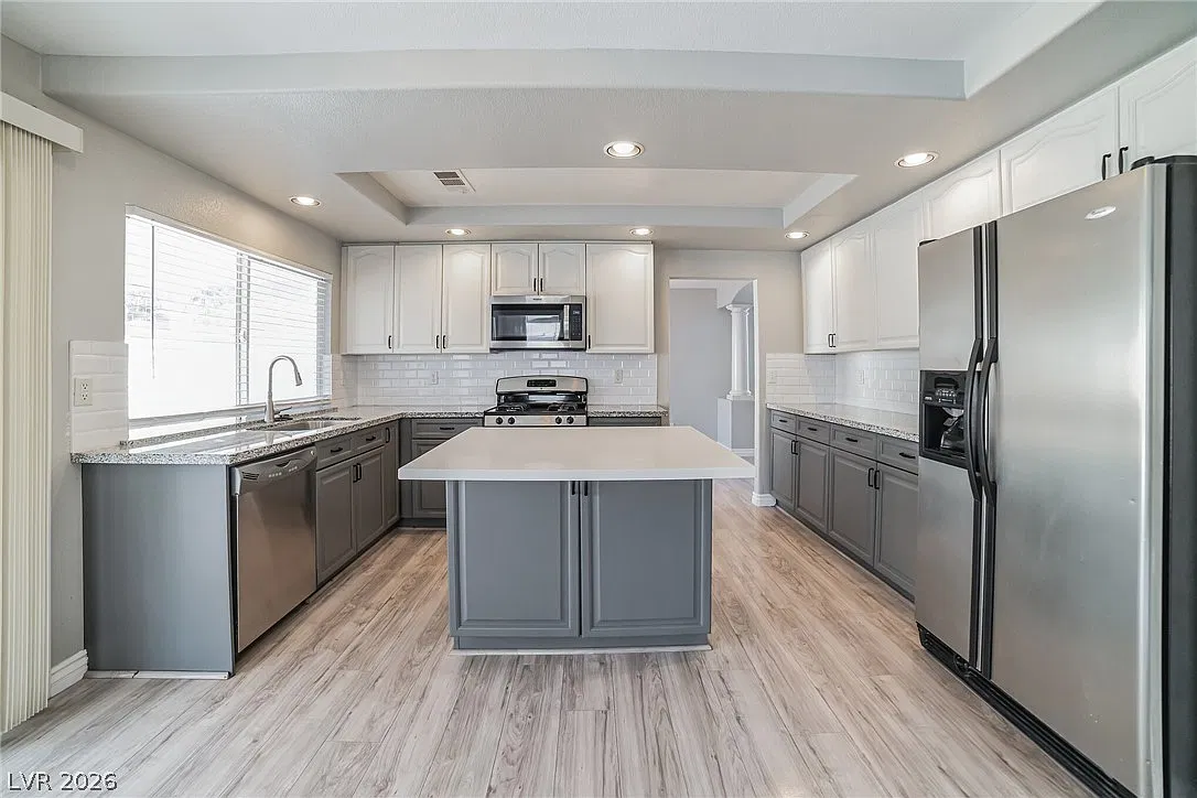 4 bed, 2.5 bath, 2702 sqft, $2,650 — Photo 4