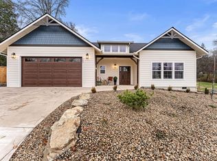 142 NW Crest Dr, Grants Pass, OR