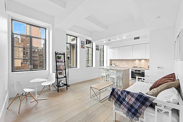 1st image of 404 Park Ave S APT 14E