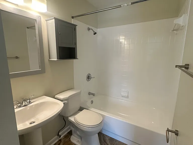 325 Danube Ave #7 — Photo 6
