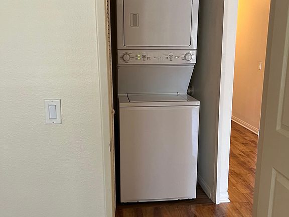 4th image of 5510 Owensmouth Ave APT 114