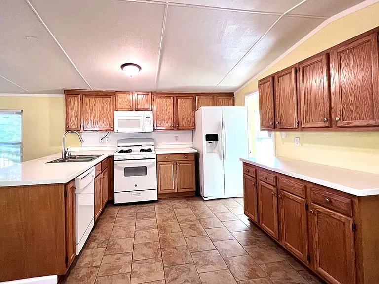 114 Candlelite Dr — Photo 4