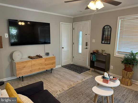 3rd image of 2821 E Lee Ave