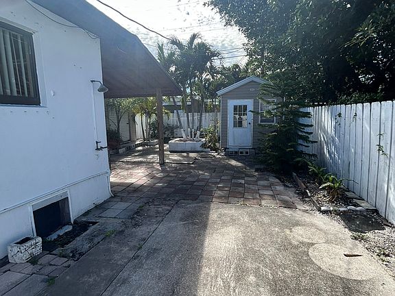 4th image of 714 42nd St