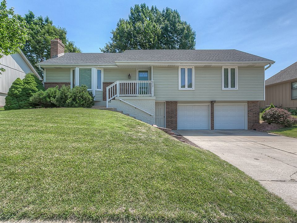 2nd image of 513 SE Colony Dr