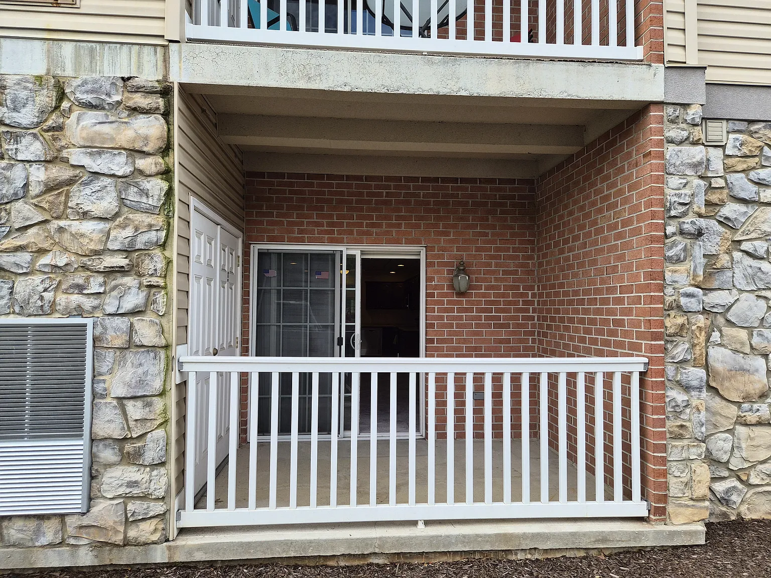 2 bed, 1212 sqft, $1,975 — Photo 2