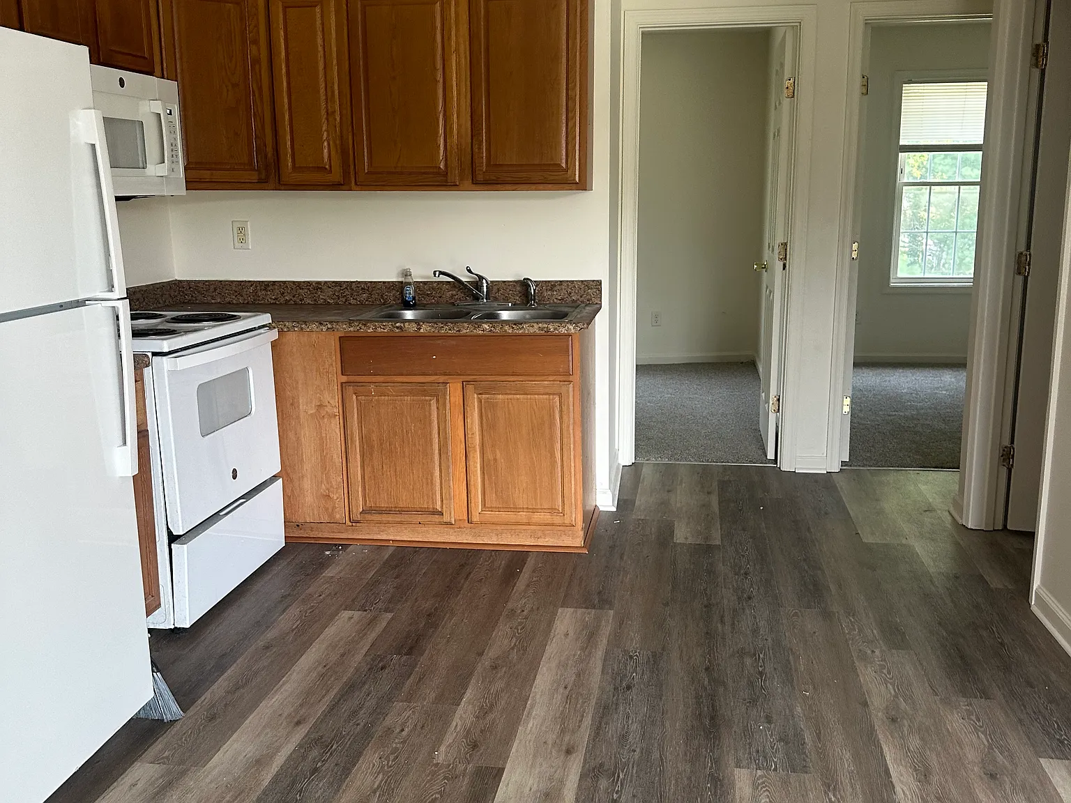 2 bed, 325 sqft, $1,300 — Photo 4
