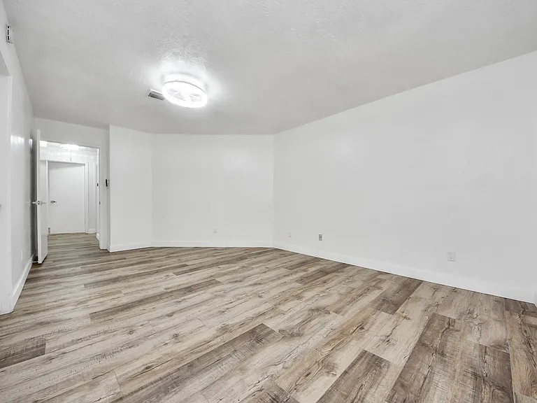 11627 Bowlan Ln — Photo 15
