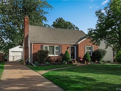 224 Paramount Pkwy, Buffalo, NY, 14223