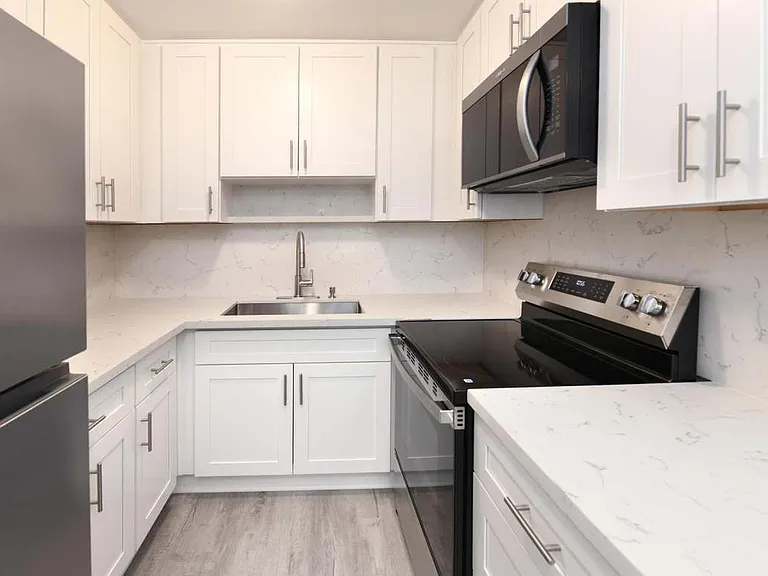1720 Hearst Ave #B — Photo 3