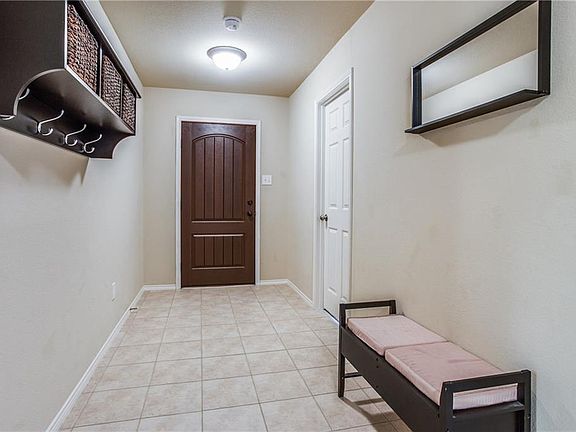 3rd image of 1127 Foxglove Ln