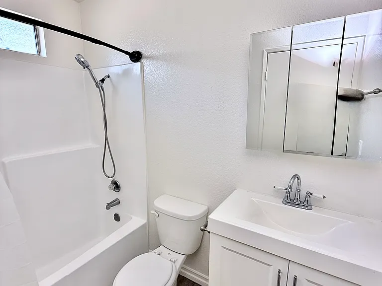 6714 Troost Ave #K — Photo 12