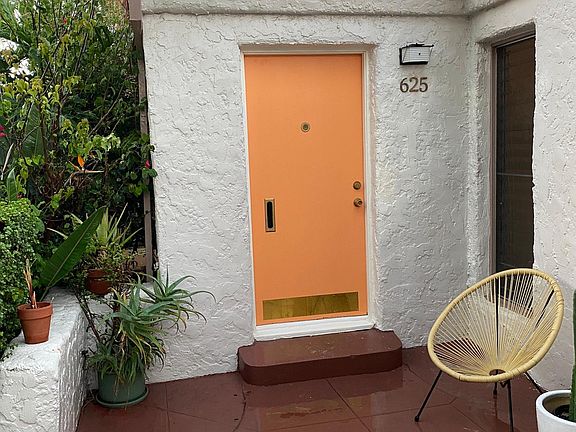 3rd image of 625 N Gardner St
