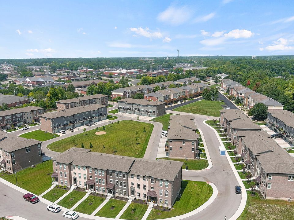 1st image of 896 Yorkshire Cir
