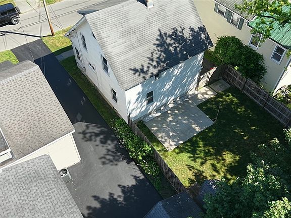 3rd image of 7 Tracey St
