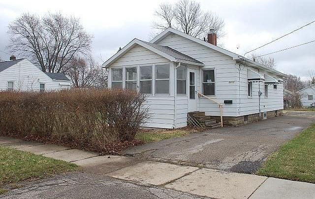 1st image of 3217 Clairmont St